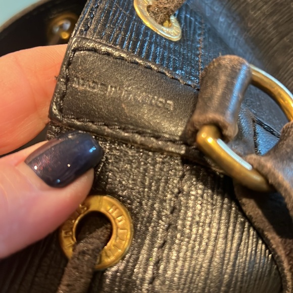 Authentic Louis Vuitton black Epi  bucket bag - Picture 5 of 15